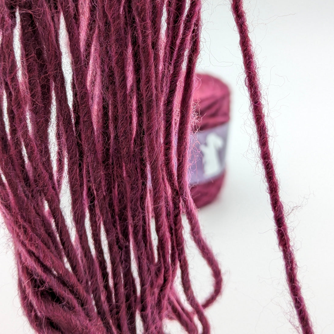 Dickes Garn Crush mit Alpaka in Bordeaux – RABBY, weitere Ansicht