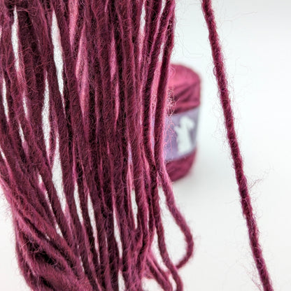 Dickes Garn Crush mit Alpaka in Bordeaux – RABBY, weitere Ansicht