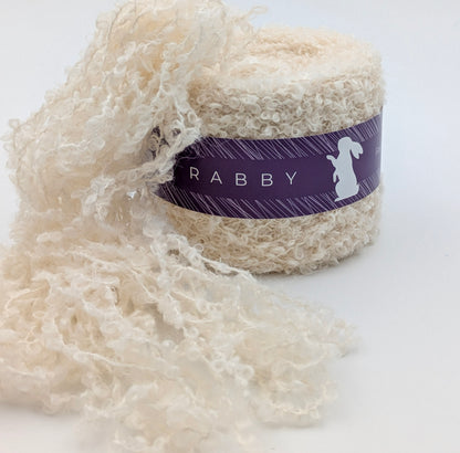 Bouclé Wolle Spring mit Merino & Baby Alpaka in Milch, 260 m / 100 g – RABBY