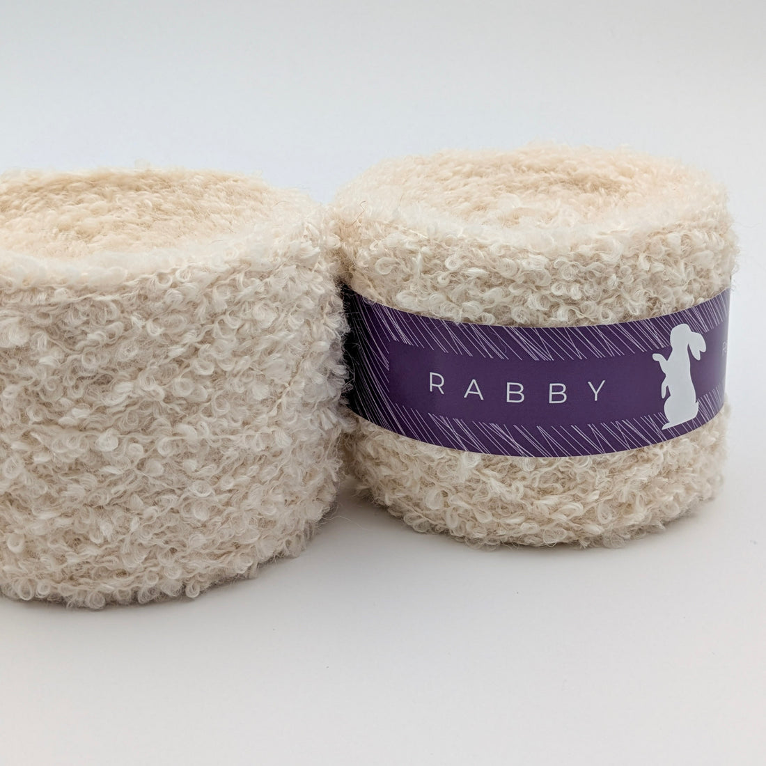 Bouclé Wolle Spring mit Merino & Baby Alpaka in Milch – RABBY, weitere Ansicht
