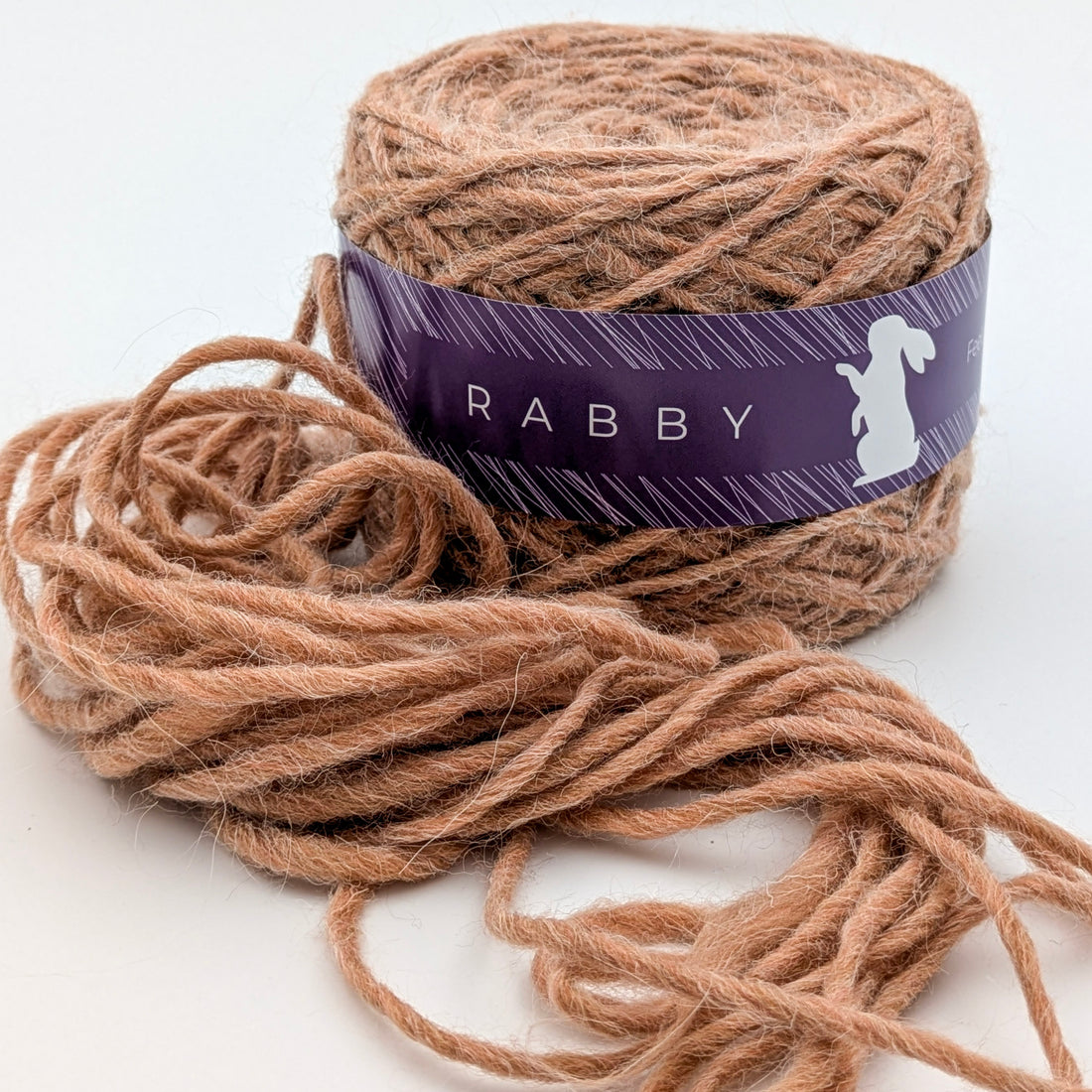 Dickes Garn Elora mit Alpaka in Hellbraun, 150 m / 100 g – RABBY