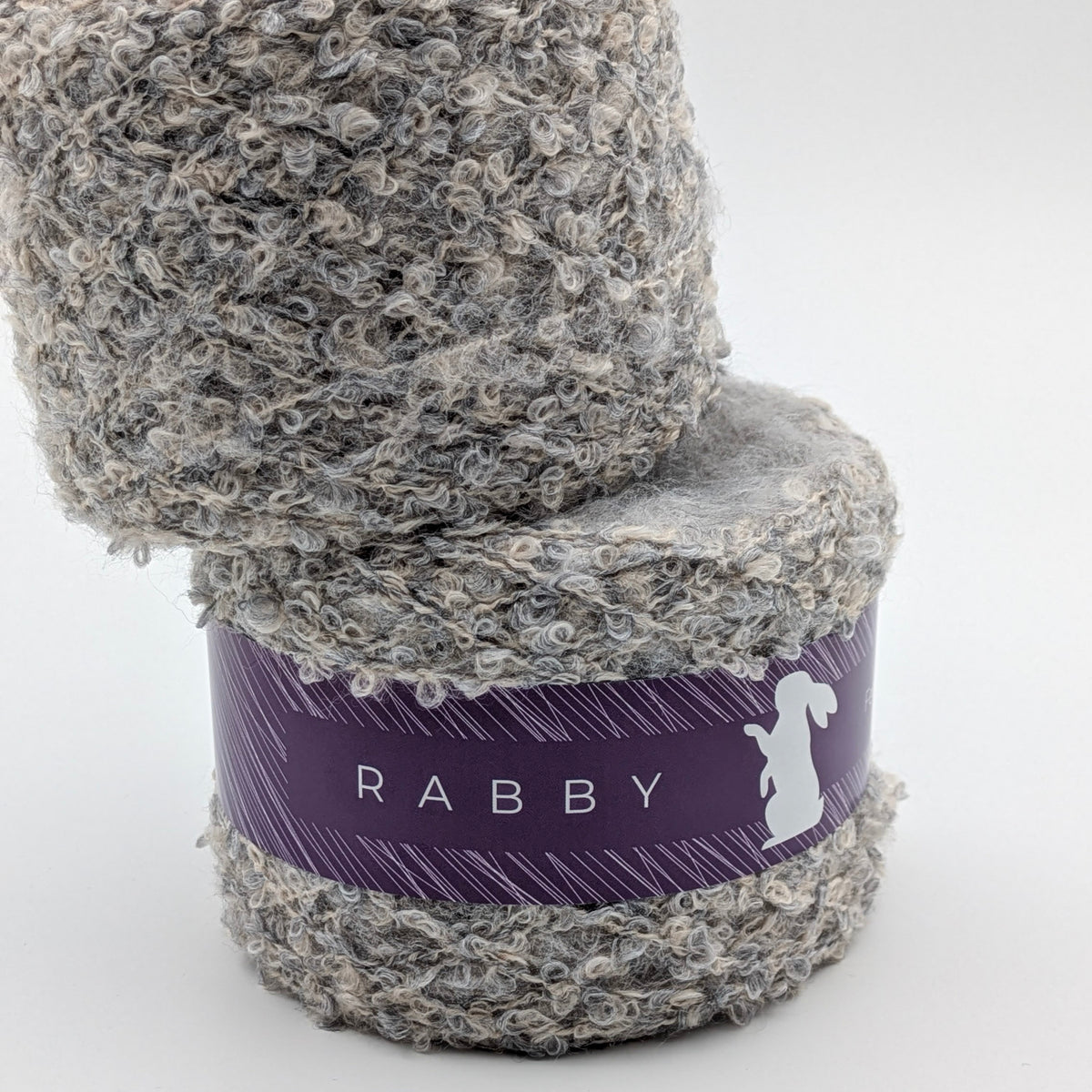 Bouclé Garn Crown mit Wolle in Grau – RABBY, weitere Ansicht