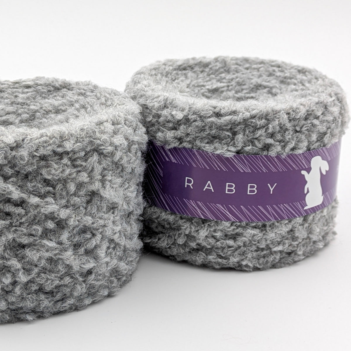 Bouclé Garn Cuma mit Wolle in Grau – RABBY, weitere Ansicht
