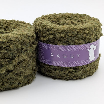 Bouclé Garn Cuma mit Wolle in Olivgrün – RABBY, weitere Ansicht