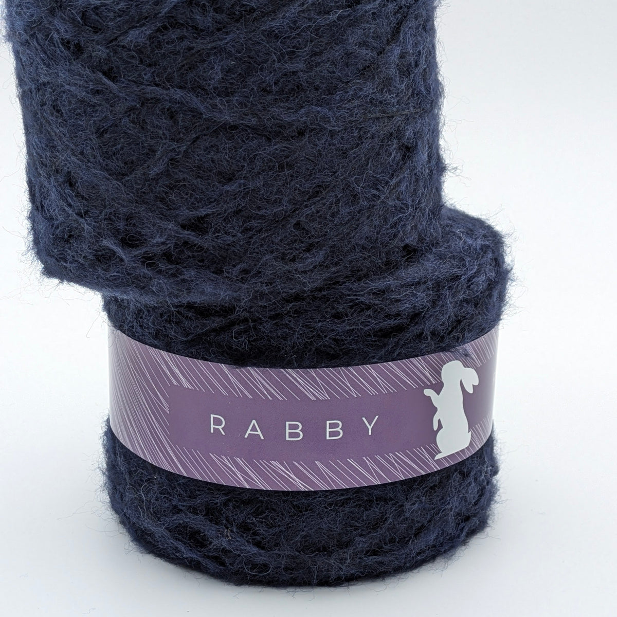 Flauschiges Garn Shamira mit Alpaka in Dunkelblau – RABBY, weitere Ansicht