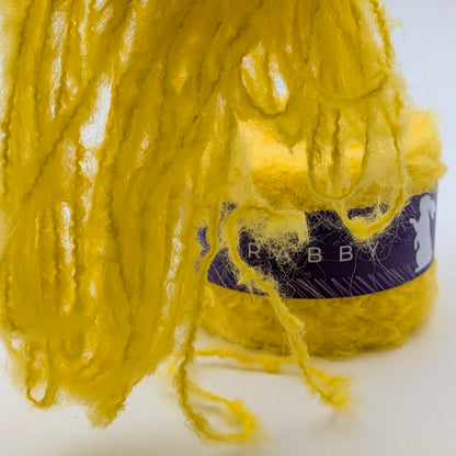 Bouclé Garn Solina mit Mohair in Gelb – RABBY, weitere Ansicht