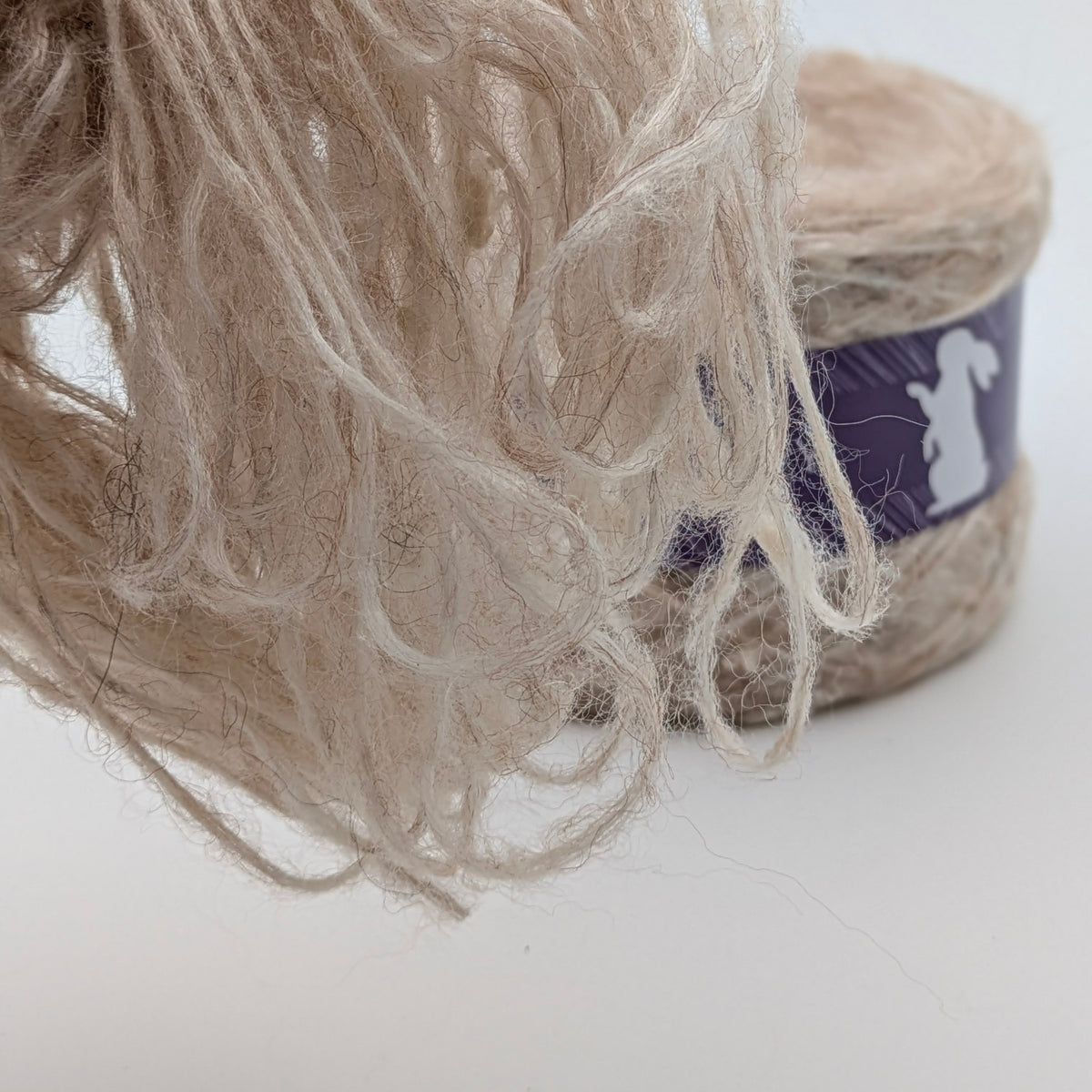Wolle Chloe mit Mohair und Seide in Beige – RABBY, weitere Ansicht