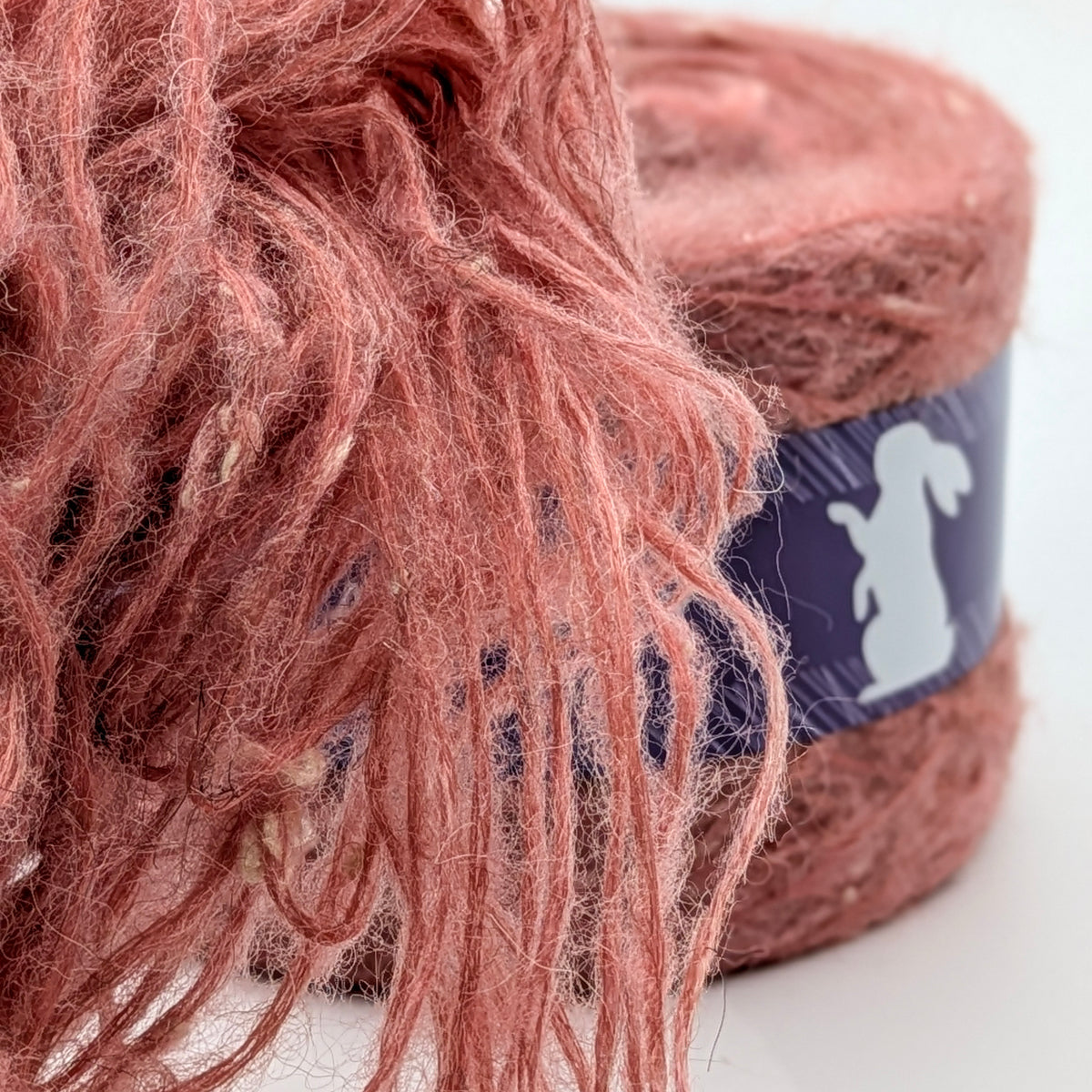 Wolle Chloe mit Mohair und Seide in Puderrosa – RABBY, weitere Ansicht