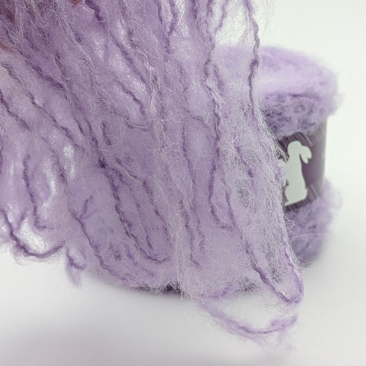 Flauschiges Garn Estelle mit Mohair in Lila – RABBY, weitere Ansicht