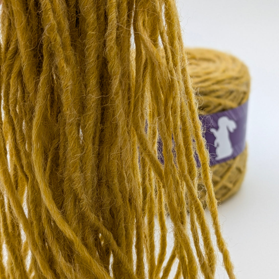 Wolle Alisa in Senfgelb – Garn im Detail, RABBY