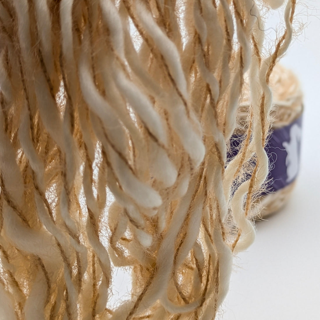 Schurwolle Ronan in Beige – RABBY, weitere Ansicht